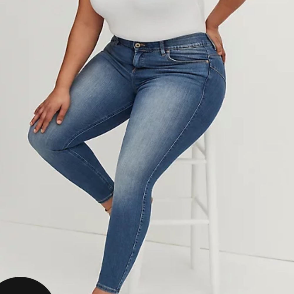 Torrid Bombshell Skinny Premium Stretch Blue Jeans Size 18 Short